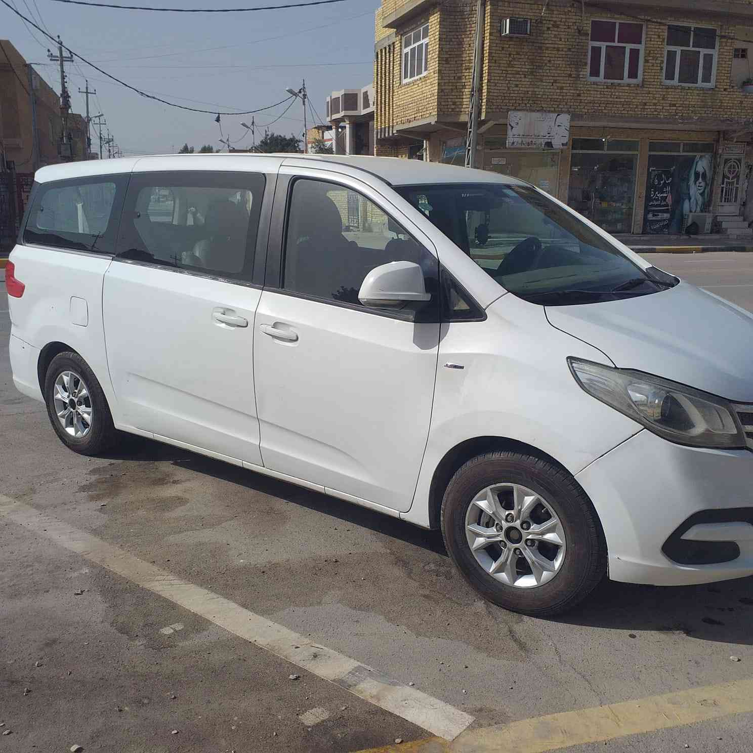 السلام عليكم ورحمة الله 
سياره للبيع 
لليدور سياره عائليه أو مال شغل
( ماكسيس )صيني خصوصي
المحرك  2000 بانزين
الموديل  2016
تدفئه/ تبريد  ثلج  
عدد الركاب ( 9  راكب)
سنويه بأسمي لغاية سنة  2030
هزه  نهاية الشهر العاشر  رقم اربيل
مكان السياره في الكوت 
      (السعر  120 )
للاستفسار   ***********
