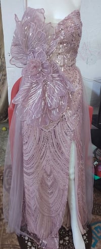 فساتين • جديدة • غير مستخدمة