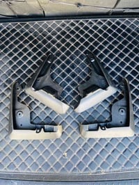 واقيات كورلا اصلي سعر 25 وبيهن مجال  حامله مال تليفون تكعد ع شاشه سعر2...