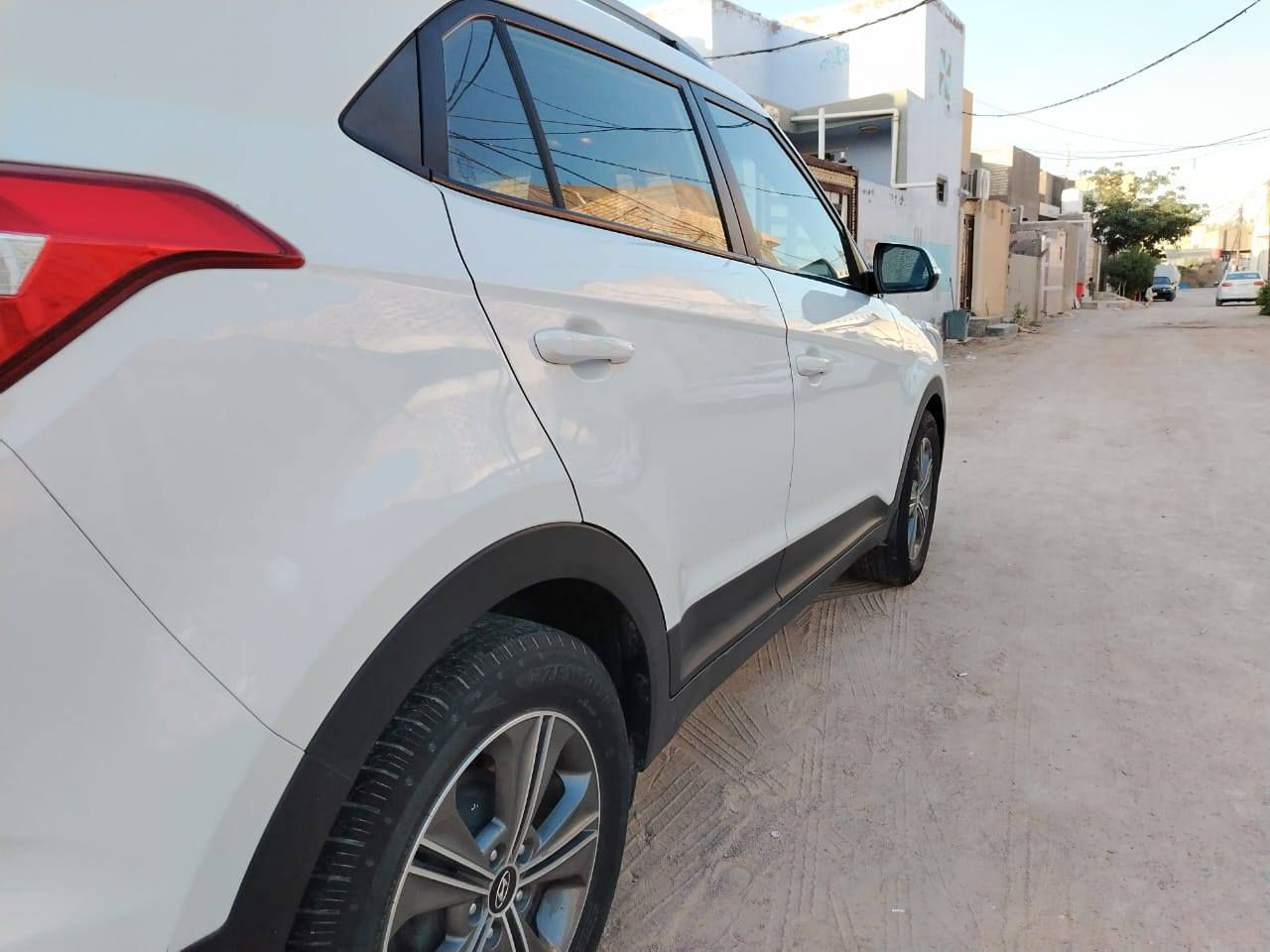 هونداي كريتا موديل ٢٠١٧ خليجي صبغ بنيد فقط بدون داخل وارباك سليم جديده ماشيه ١٣٠ الف مراوس ترهم سعره ١٣٠ورقه ***********
