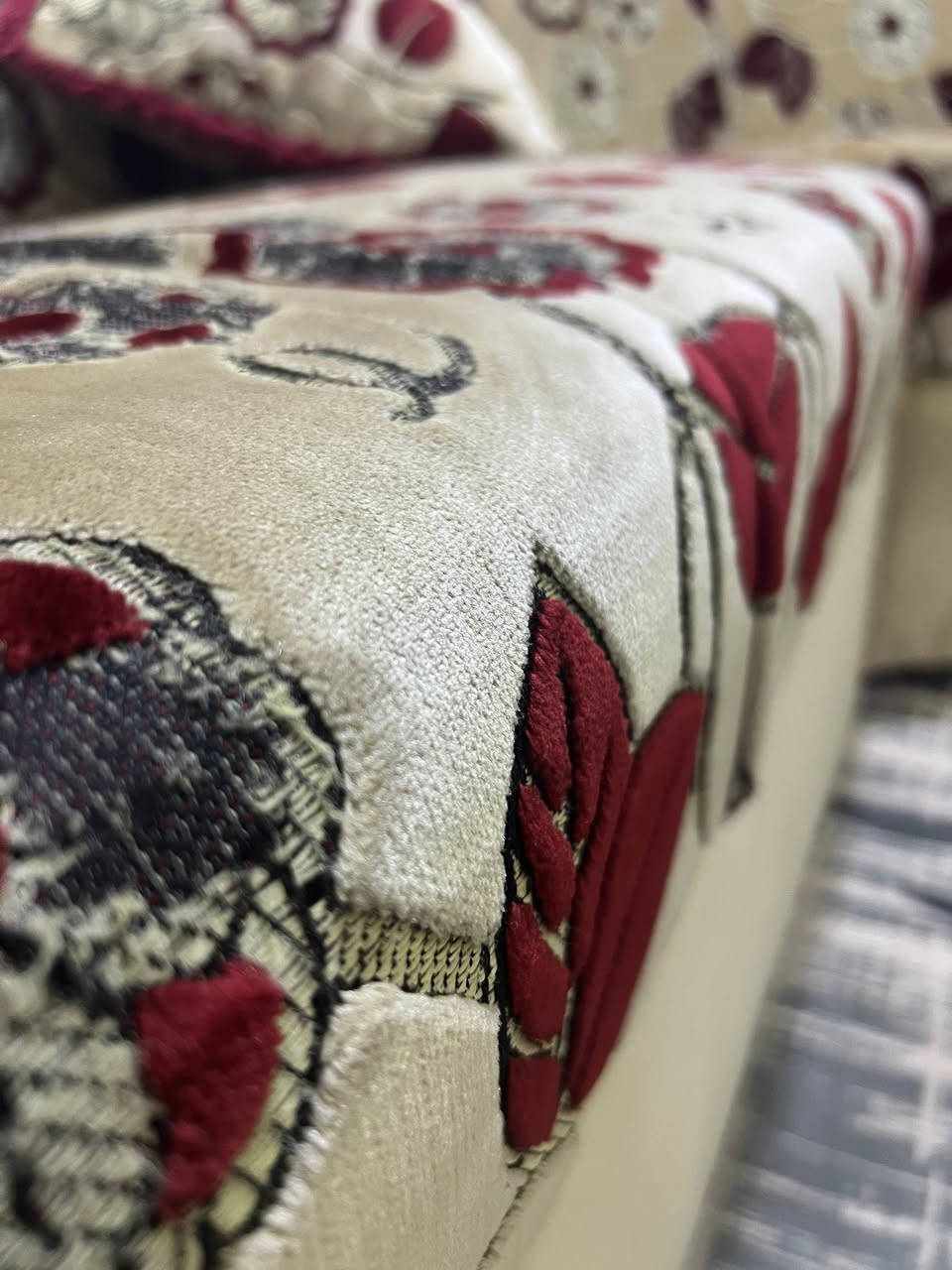 ديوان كويتي كامل 8 قطع
الديوان كبير،، تقريبا يطلع 10 متر،، اسفنج ربل  كلش قوي والنضافة واضحة بالصور،، اي ضرر مابي ابد 

السعر 275 وبي مجال 

العنوان البهادرية 

@إشارة


**إذا كنت صاحب هذا الإعلان وتريد حذفه لأي سبب، رجاءا أرسل رسالة إلى الدعم الفني**