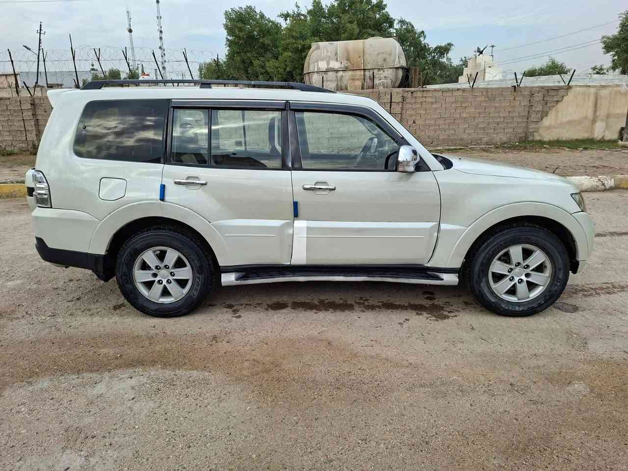 السلام عليكم للبيع او المراوس باجيرو موديل ٢٠٠٨ حبتور فول مواصفات محرك ٣٠٠٠ فور ويل سبعه راكب كشنات جلد +كهرباء تدفئه وتبريد ٣ قطع شاشه كاميرا حساسات تخم تاير جديد صدر امامي خلفي جديد معمره و مصبوغه عام لغود وشواصي كفاله السعر ٩٨ وبيها مجال بسيط 
مكاني الدوره ابو دشير 
رقم الهاتف *********** بغداد, العراق
