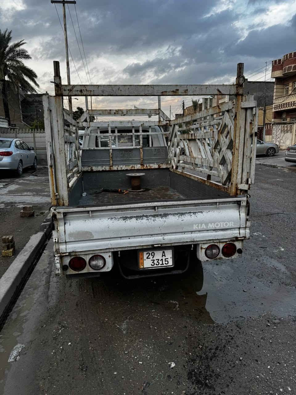 السلام عليكم
كيا حمل 

موديل:2008

رقم واسط انكليزي 

ماشية:175km

مصفرة غرامات 

كير محرك مكفولات 

سيارة مال شغل 

مكاني بغداد 

0773 732 2132

0790 259 1127
