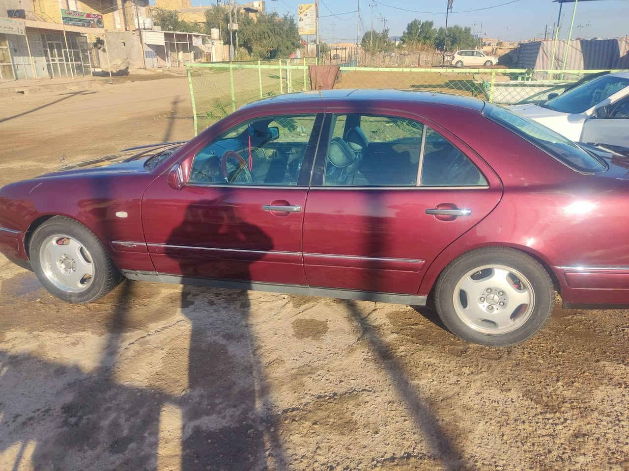 السلام عليكم
لبيع أو مراوس بكوري مارسيدس w210 موديل ١٩٩٦
محرك بلاد ٦ خراطيم 
كير محرك كفاله حداديه حلوه
بيه منضومة غاز ٨٠ لتر
ولايت زنون
تايرات جدد
سياره فول مواصفات وكلشي شغال بيه
مصبوغة عام وبيه ضربه جامغ خلفي
رقم كربلاء تحويل السعر ٨٢ وبيه مجال مكان ذي قار شطره
***********
