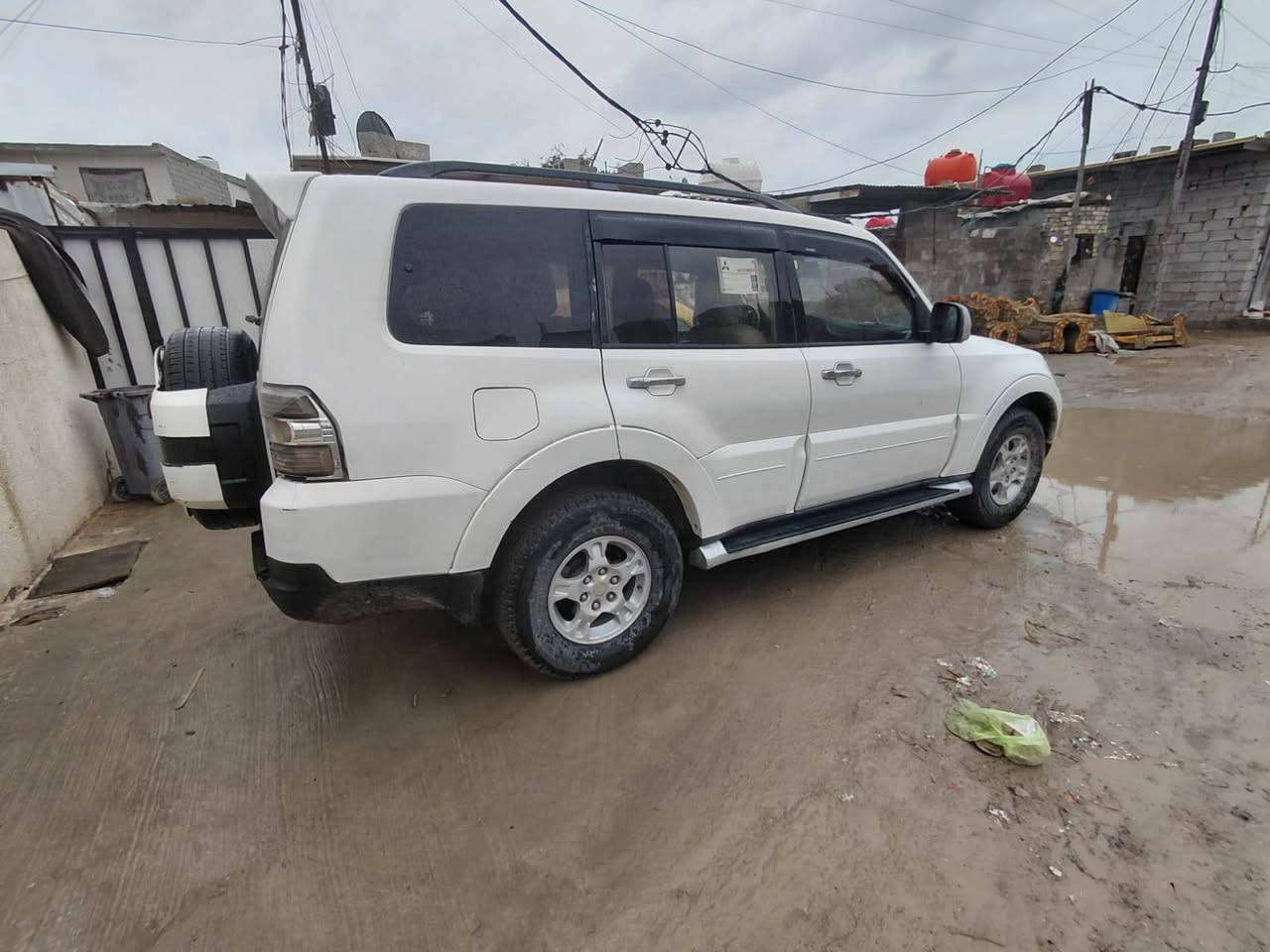 سلام عليكم عندي باجيرو موديل 2008سياره جاهزه الاخير مابيها اي شي بسمنه تخم تاير جديد صدر مكينه كير مكفولات مكينه 6سلندر سبعه راكب تبريد جاهز مكانها بغداد الامين ثانيه السعر 103وبيها مجال بصيط انتصل علا رقم ***********
