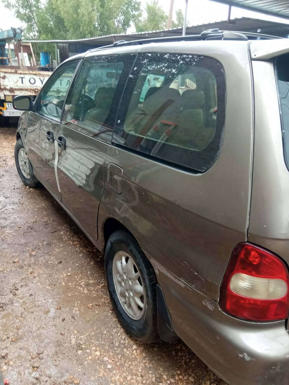 كيا كرنفال كاز بلادي محرك حاويه جديد موديل 2000رقم بغداد بسمي سياره جاهزه للعمل 9راكب مع السائق السعر 52وبيه مجال للشراي العنوان بابل الحله (***********)(***********
