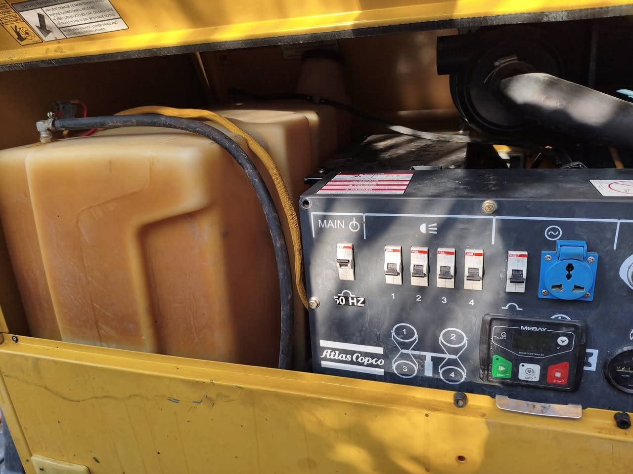 السلام عليكم ورحمه الله
للبيع
مولدة كابوتا ٣سلندر   ٨كيفي سنكل
حجم ١١٠٥ عدد ساعات التشغيل ٢٠٠٠ساعة
مع تانكي بلادي ١٠٠لتر
عربانة مع تايرات 
بلادي وضمان ع حمل 
للمزيد من التفاصيل لاتصال أو المراسلة 
*********** ابو شهم الزبيدي 
بغداد عوريج
