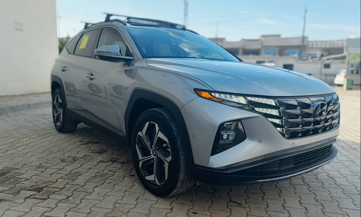 ......هونداي توسان بانزين موديل2024
....لمتد فوووول مواصفات بانوراما 
......... أعلى فئة بالتوسان جديدة جدا
....ماشية 14400 ميل حقيقي 
........لون سلفر فضي
..داخل جلد ابيض
...سيارة بدون إيرباك بدون تبديل بدون حادث
......المواصفات 
.... لمتد vip فول الفول أمريكي 
بيهة رصعات اثناء النقل مثل ماموضح
رقم الشاصي بالمنشور
.............. LIMITED VIP
1- بصمة تشغيل 
2- بصمة أبواب لمس دخول ذكي 
3- بنوراما على طول السيارة 
4- صندوق كهرباء شفط 
5- كامرات 360 درجة
 ( جانبية - أمامية - خلفية ) 
6- كامرات مع الأشارة 
7- السيارة تتقدم وترجع بالبصمة 
8- تبريد وتدفئة بالكشنات كشنات أمامية وتدفئة بالكشنات الخلفية
9- رادرات وسياقة ذاتية 
10- الكشنات الأمامية كهرباء 
11- أضواء محيطية 
12- كشنات خلفية هيتر 
13- مرايات تعتيم ذاتي 
14- أبل كار بلي 
15- أندرويد أوتو 
16- شاشة دجيتل 3 أشكال للقيادة 
17- أشاير ترحيب 
18- أضواء أمامية LED زنون 
19- أضواء خلفية LED
20- نظام سماعات BOOS🔊🔊
21- فول أوامر صوتية 
22- جامات أوتو 
23- قطعتين تبريد 
24- إشارات ب المري
25- كير دگم 
26- شفتات ستيرن 
27- تحكمات ستيرن 
28- السيارة فور ويل 
29- هاند بريك بصمة 
30- شحن واير ليس 
31- منافذ شحن 
32- أوتو هولد 
33- تشغيل عن بعد 
34- السيارة أوتو بارك 
35- حساسات أمامية 
36- حساسات خلفية 
37- گير ٣أنظمة أيكو وسبورت ونورمل 
38- رادار أمامي رادار خلفي رادار جانبي 
39- نقطة عمياء 
وبعد بيها هوآآي مواصفات 
للبيع بدون مراوس
السيارة بدون رقم تترقم بأي محافظة عدا كردستان 
العنوان بغداد
تلفون أو واتساب***********
