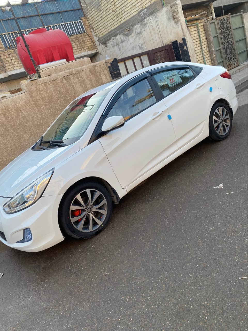 أكسنت 2016 بلو خليجي رقم جديد هزه جديده 
كهربائيات كله شركه  نضام الإيكو اشاير مري. فتحه سلايت غرفه جديده تدفئه تبريد ثلج 
محرك 1600 قطرتين صدر امامي خلفي جديد ماناقصه شي سياره حلوه. بيه فقط الدوسه صبغ الجهه اليمنه مع بارد بصيط  السعر 118وبيه مجال بسيط بغداد البياع. *********** Colombo, Sri Lanka
