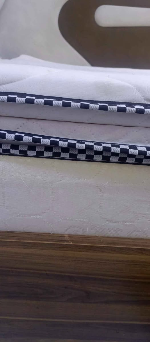 ثلاث طبقات 
الطبقه الاولى سفنج ضغط عالي 
وطبقتين طبيه بغداد, العراق


**إذا كنت صاحب هذا الإعلان وتريد حذفه لأي سبب، رجاءا أرسل رسالة إلى الدعم الفني**