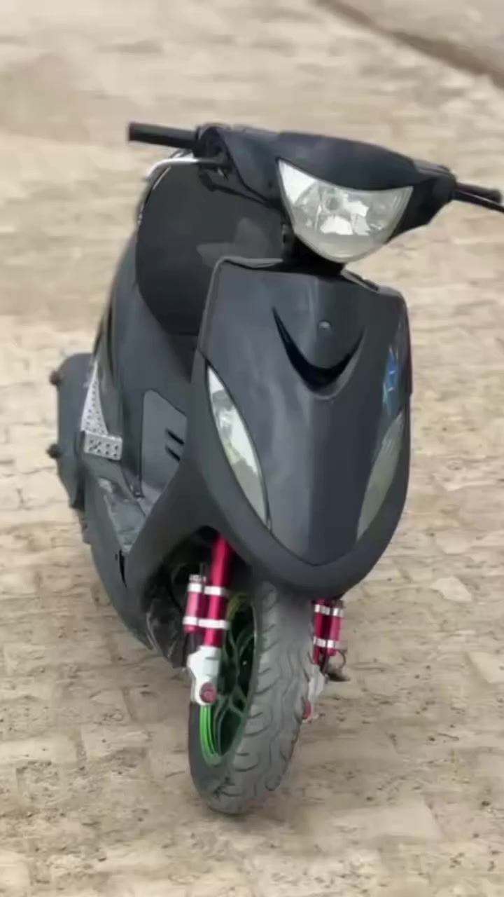 سلام عليكم دراجه ماكس عدله
مكينه خير من الله وشلعتها حلوة 
 
رقم الهاتف  *********** مكاني بسمايه 400 وبيها مجال بسيط
