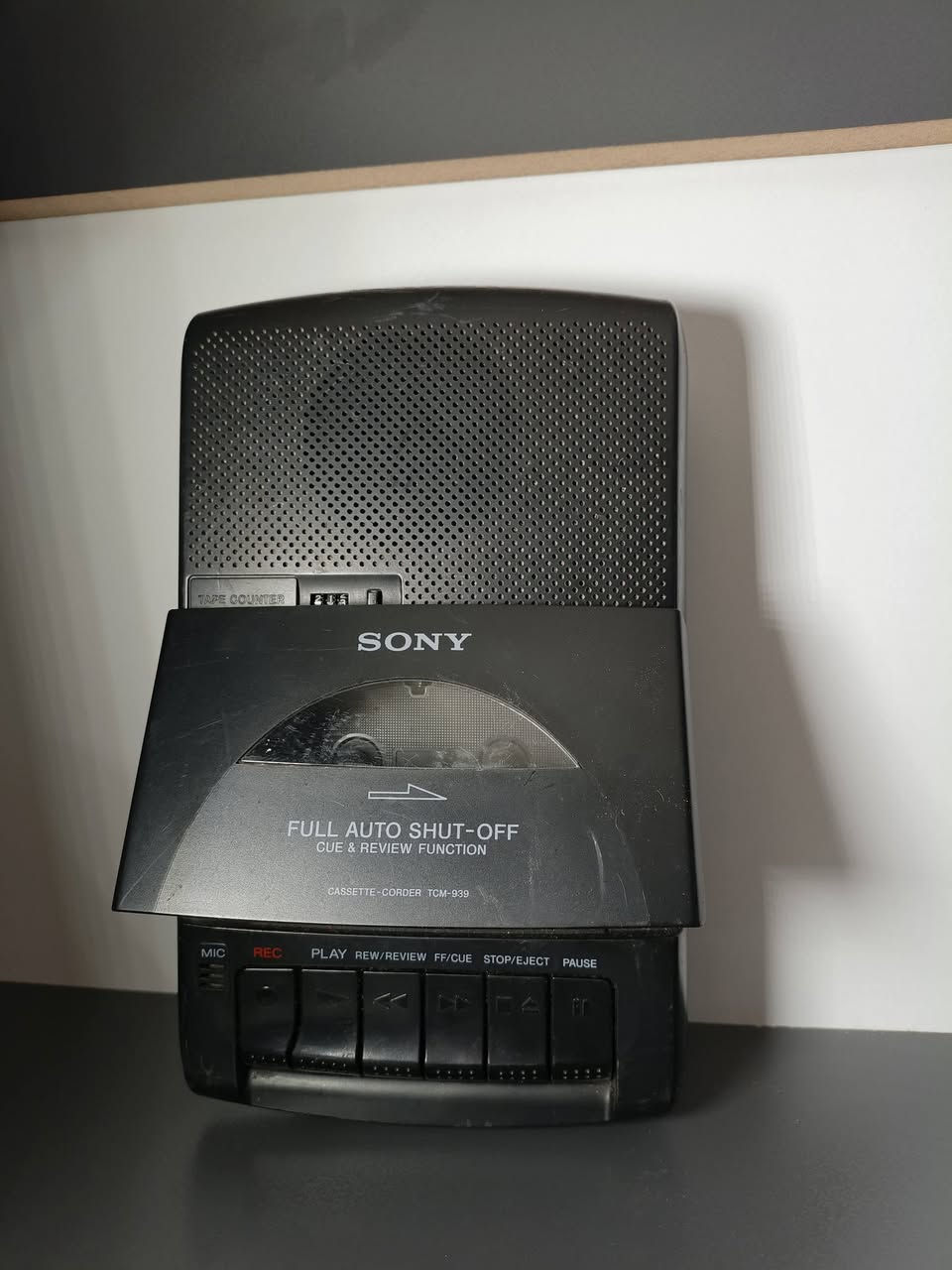 سلام عليكم
مسجل قديم ماركت Sony سوني 
انتيكا 
السعر 15 الف 
تواصل ***********
