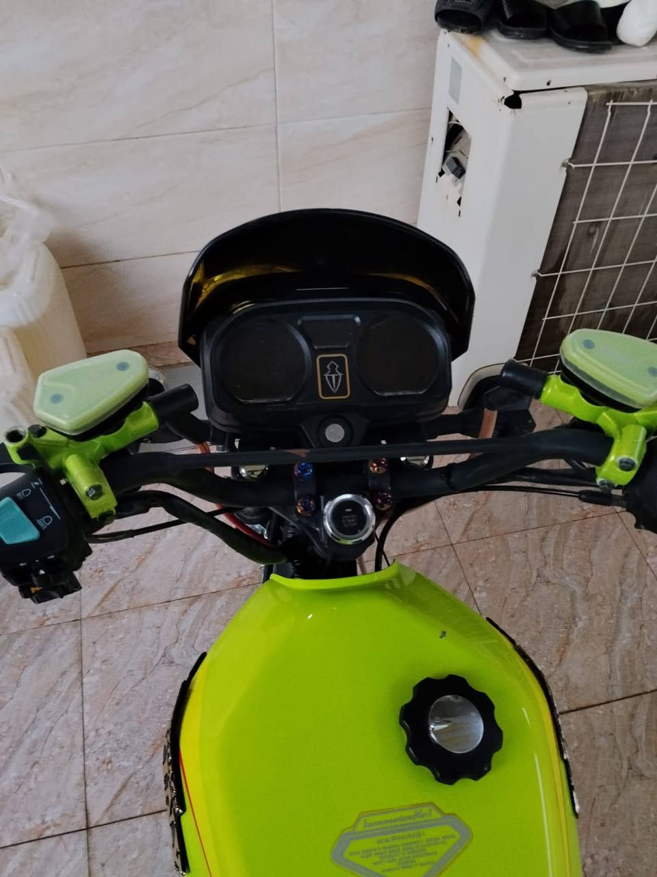 السلام عليكم دراجه للبيع نجف محركه 200؛ 5 كير تشتغل بصمه كل شيء شغال موديل 25 السعر 850 وبيها مجال. ***********
