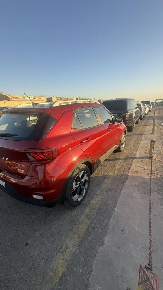 السلام عليكم
هونداي فينو 2023 حره بدون رقم
كفاله طابه تقرير غرق فول ماعدا الفتحه 
ماشيه 17 ميل مكانها البصره ***********
