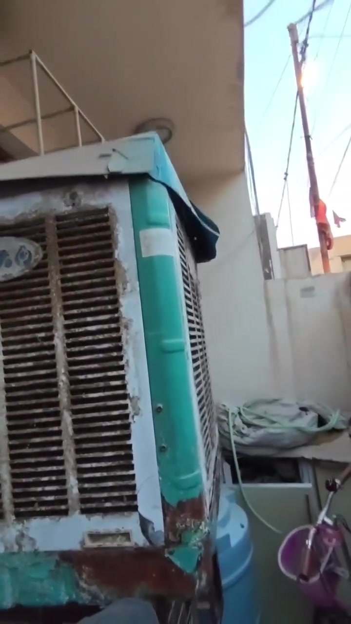 التفاصيل 80متر
طابق واحد استقبال ومطبخ وحمام وغرفه
منور عدد2
الموقع خلف حسينه ابو تراب قرب أسواق السيد
السعر 70 وبيه مجال
للتواصل الاتصال ***********
