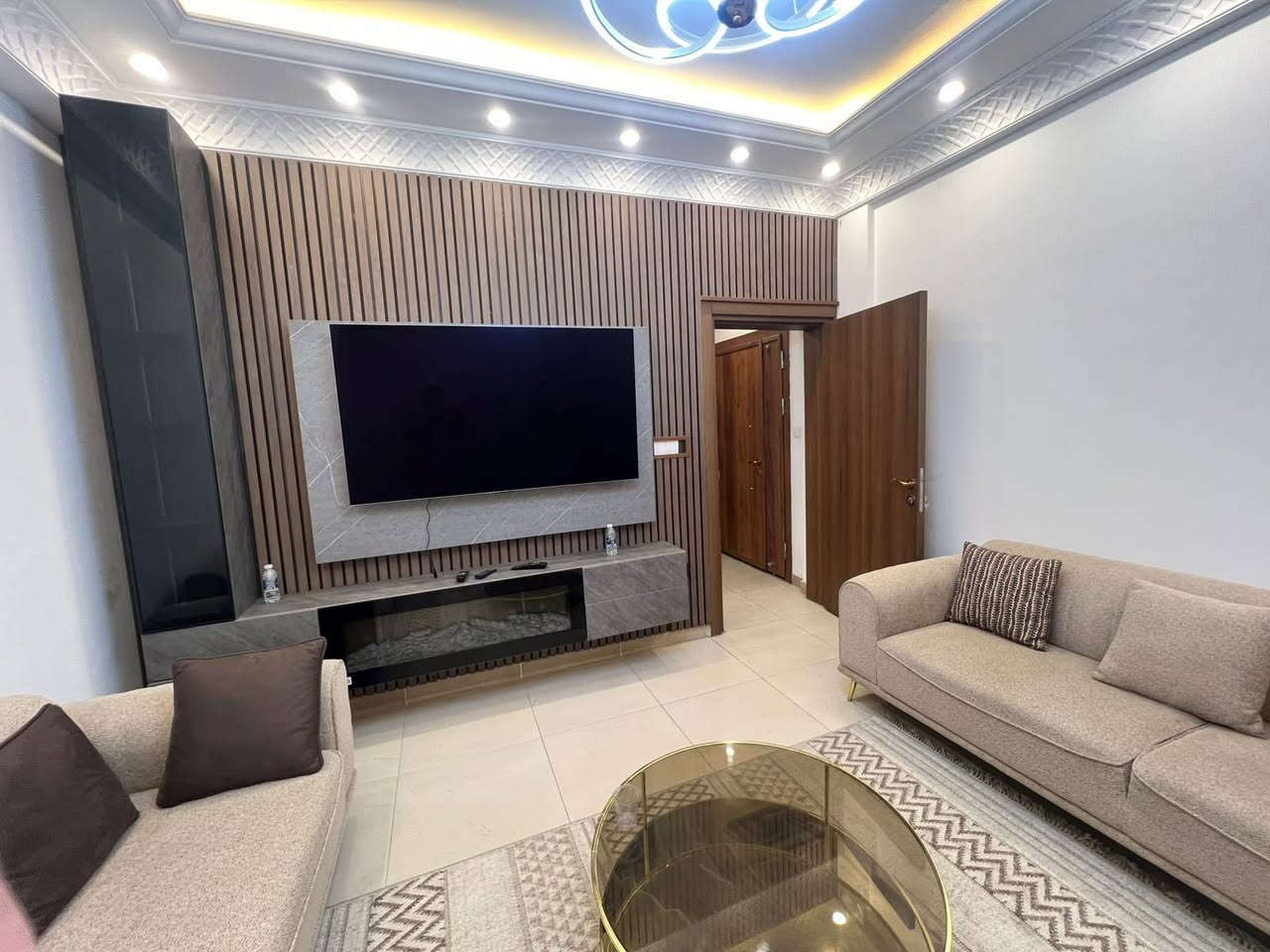 🏡 شقة للإيجار – مؤثثة بالكامل (أثاث درجة أولى)

📍 الموقع: مجمع سومو السكني

🔹 تفاصيل الشقة:

- ثلاث غرف نوم
- مخزن
- مؤثثة بالكامل
- أثاث درجة أولى
- مناسبة للعائلات

📞 للاستفسار والتفاصيل أكثر يرجى الاتصال:
📞***********

📞***********
