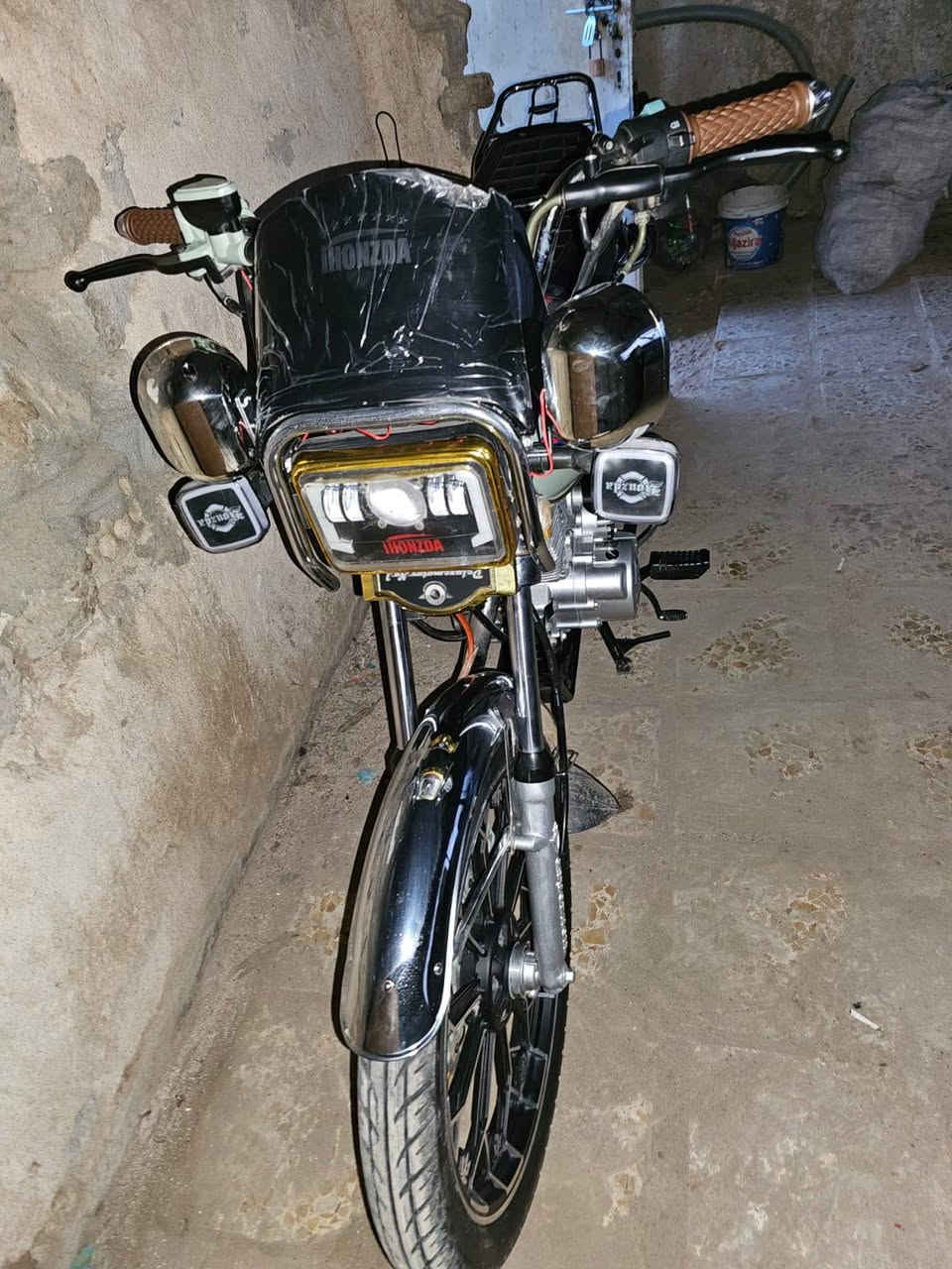 بابل حمزه الغربي 
سلام عليكم دراجه سيفان 
موديل 25 أوراق كامله المحرك 200  مكفوله كفالة عامه :السعر : 900 بيه مجال بسيط: العنوان : حمزة الغربي رقم : ***********
