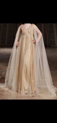 فساتين • توصيل