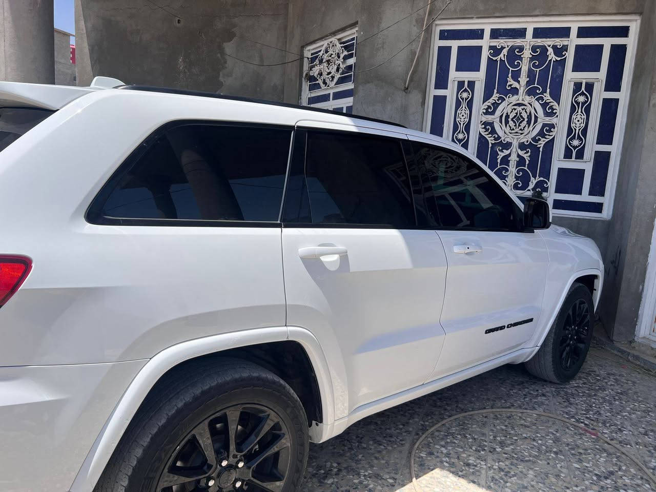 جيب جراند شيروكي موديل 18 مرمز 23 رقم باسمي ورقم بصره الانجليزي
حادثها شاملق الايمن صبغ فقط بدون ايرباك صور الحادث بالمنشور فتحه تحكمات كشنات جلد تو يل دفع خلفي
مكان السياره البصره
للاتصال 
***********
