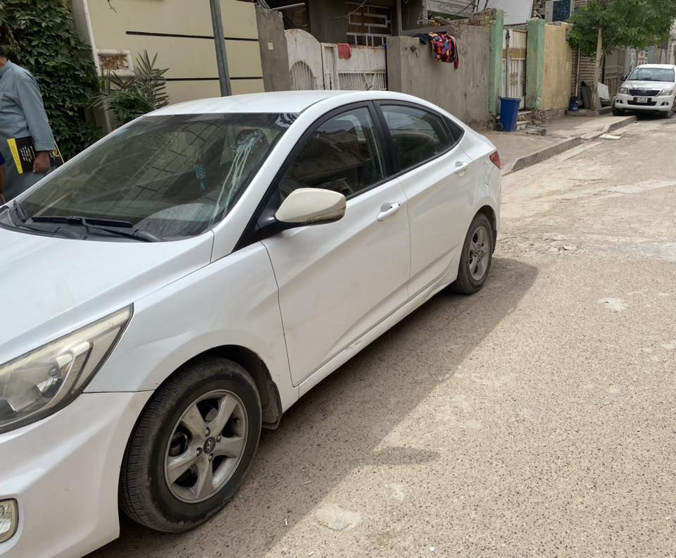 اكسنت 15 خليجي
سيارة نضيفة 
محرك ١٦٠٠
ماشية ١١٧ 
تبريد فريز جديد شادة 
بيهة ٣ قطع بارد قطع صغيرة 
مكفولة من الدواخل والحار 
٩٨ ورقة وبيهة مجال بسيط 
رقم الهاتف : ***********
