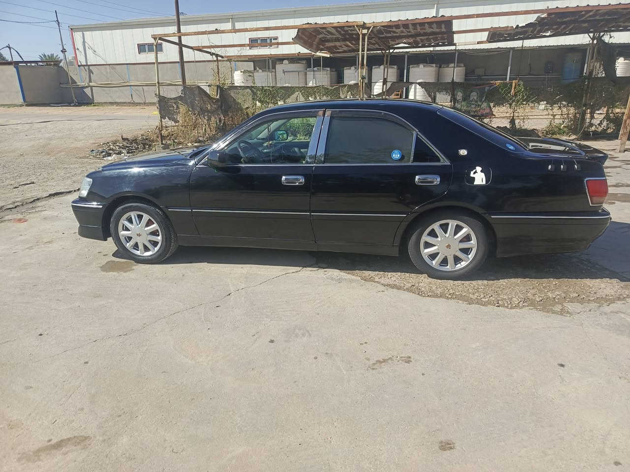 سلام عليكم ملكه البيع موديل 2001كفاله من كص وضربه ونقل جثه مدفوعه كمرك وضربه وباقي عل الرقام ول شراي يتصل ***********
