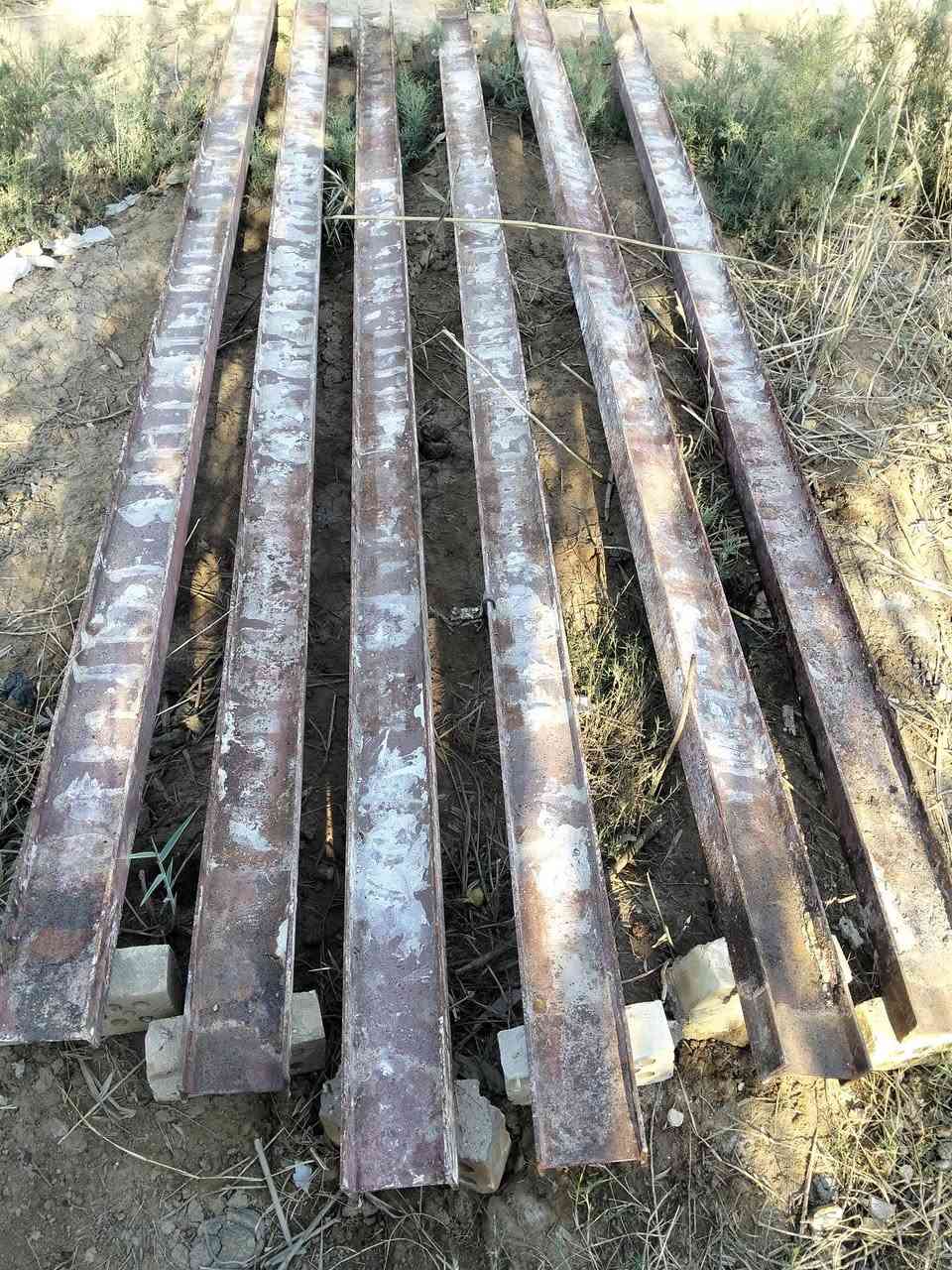 يوجد شيلمان للبيع
النضافه 90٪ شيلمان نضيف 
طول لوحده 4 متر 
نضافه كدام عينك شيلمان بلجيكي 
مكان كوت قضاء الاحرار 
تواصل ***********
