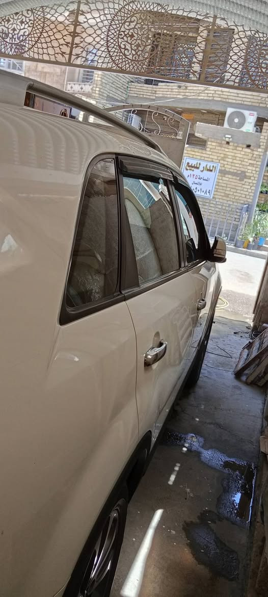 سلام عليكم كيا سورنتو موديل 14 خليجي
محرك 6 سلندر

المواصفات 

 + بصمه كامره خلفيه 
قماره حديد 
مري شفط 

حساسات أمامية وخلفية 

لدات امامي  

إشارة بالمري 

إشارة ترحيب 

بردات خلفية 

7راكب 

3قطع تبريد 

 كشنات جلد بلاد

كرسي كهرباء 

السياره مكفولة من الصبغ والتبديل فقط شبرين بارد

السياره جاهزة ومتصرف عليه إدامة كاملة محرك 6 سلندر مفتوح والكير كفاله ماشيه 85  

تبريد ثلج 

رقم بغداد الماني 

مكان السياره بغداد الدوره

السعر 180 وبيها مجال 

رقم الهاتف ***********
