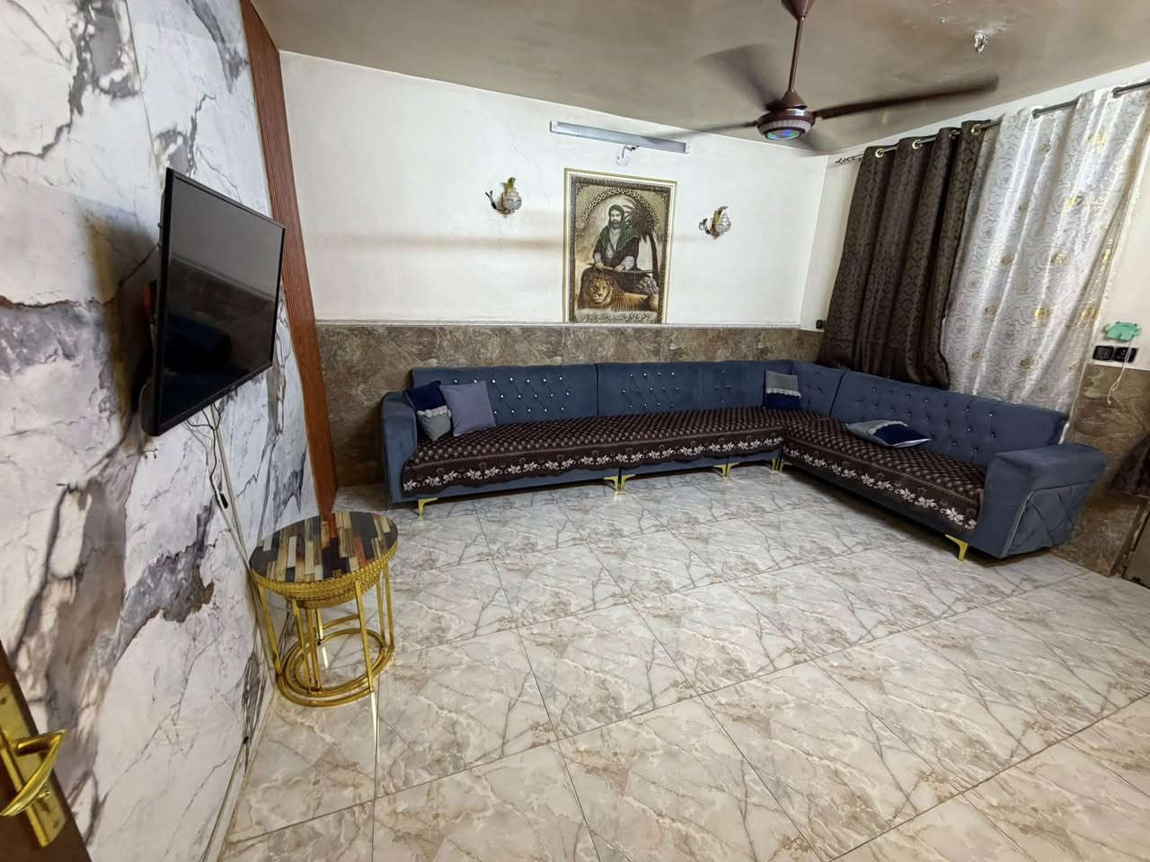 السلام عليكم بيت في الاصلاح مساحته ١٢٠ متر واجهه ٦ نزال٢٠ قرب السيطره
للاستفسار الاتصال بالرقم***********
