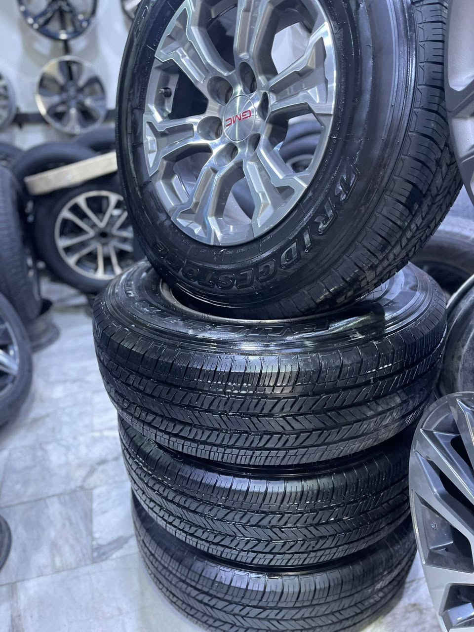 السلام عليكم ويلات اصليه حجم 18 جمسي
تاير برجستون امريكي
متوفر
احمد ورمزي مجمع المشن
***********
