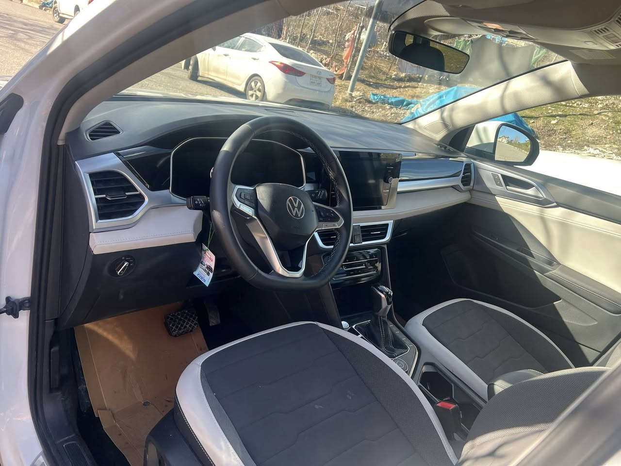 ڤولکسواگن تاوس ٢٠٢٥ se دەبک ئەکسن کوشن جلد و هیتەر و کەهرەبای رادار سئ پارچە سبخ بونت هەردو چەمەلوخ پینج هزار ریڤە چویە 
3VVUC7B28SM042434رقم شاسی 
سعر ١٦٥ $ 
تلفون    ***********
