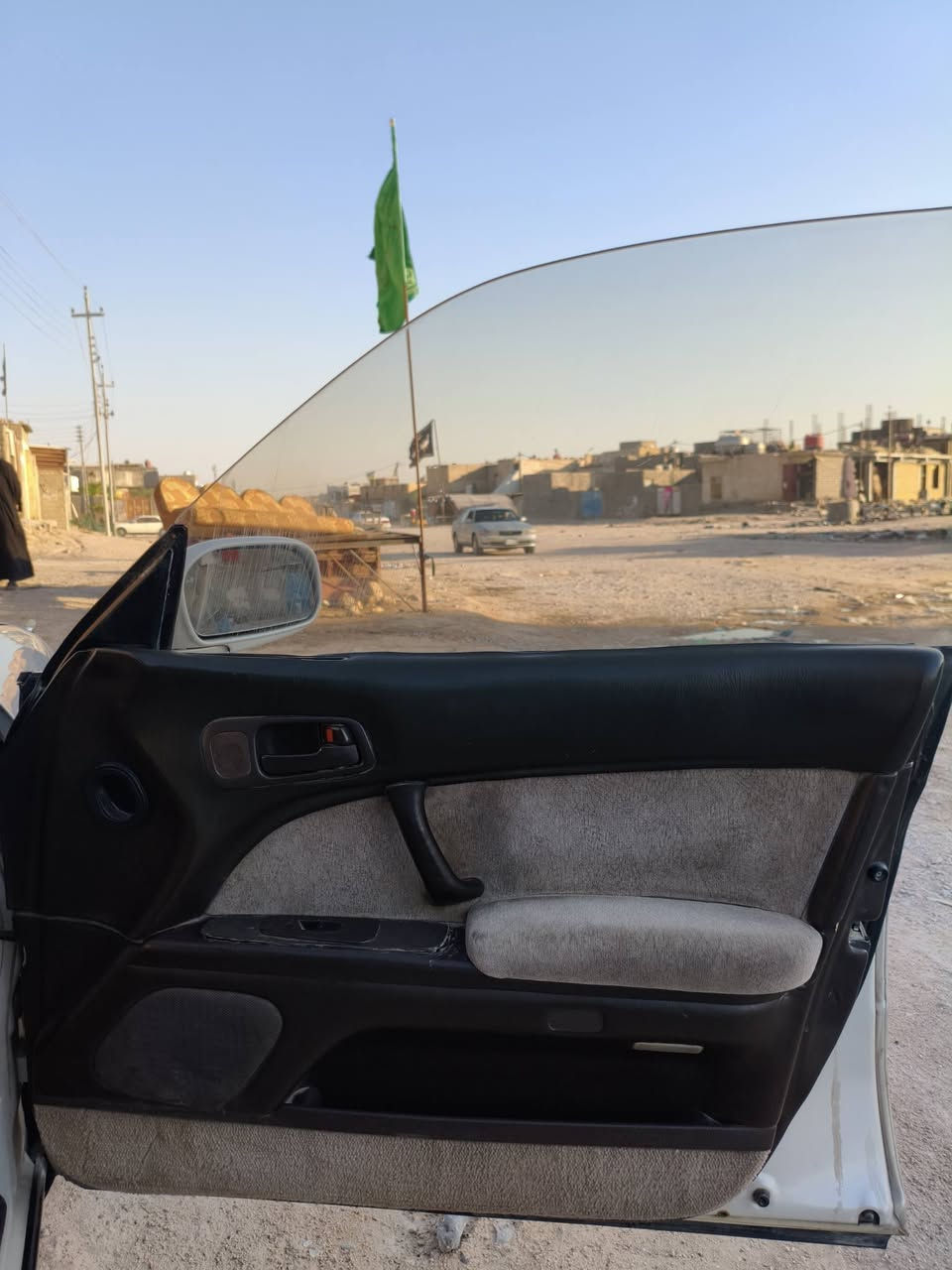 سلام عليكم بطه فصل للبيع موديل 2000 سياره كفاله من الكص والنقل والصوليات سياره جديده  مكينه 2500حلوه مال جني سعر السياره 58 وبيه مجال قليل للشراي مكان البصره زبير ***********
