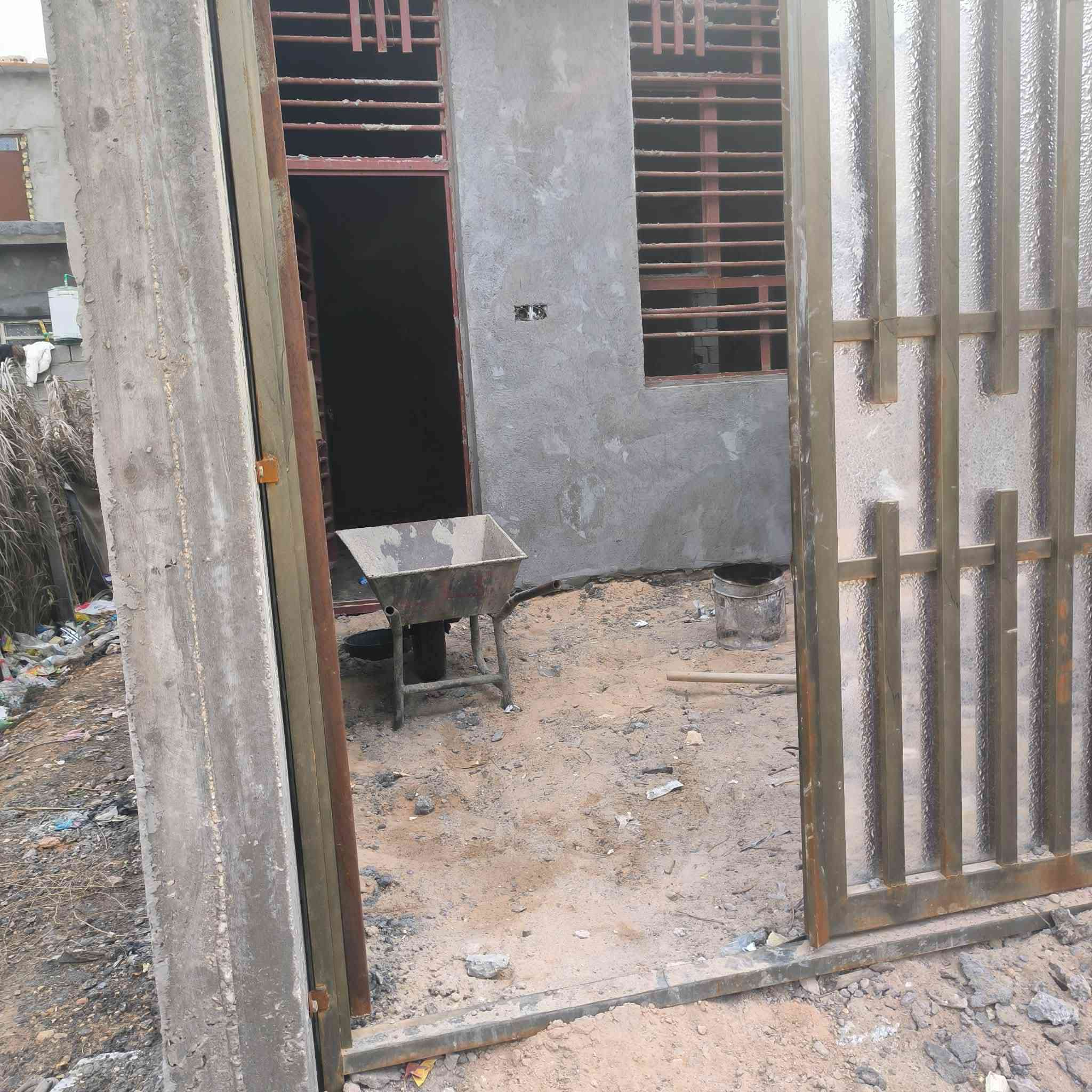 السلام عليكم بيت بعده ما كامل
100م تدخل البوري الاسود البزل الاول تمشي بل بزل مسافه يلاكيك شارع  على ايدك اليمنه فقط هذا الشارع على البزل كله
أبو بستان مسوي
سند25 طابق واحد كهرباء مكمل ماي ومجاري  
وكدام عينكم وبعد يرادله ارضيه والبخ 
المطبخ مكمل لبخ  ويرادله والبيت بعد يرادله ترتيب مو هواي 
بي غرفه وصاله واستقبال ومطبخ وصحيات داخليه
وصحيات خارجيه

السعر47 وبي مجال 

الاستفار والاتصال 
***********
مكلف بالنشر
