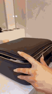 حافظة مكياج مع مرأت واظائة السعر : 25000 بس  للحجز  واتساب : 077820426...