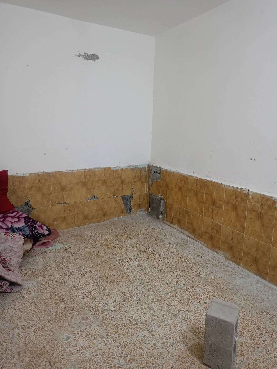 بيت 50م طابو صرف معروض للبيع او الايجار غرفه استقبال مطبخ صحيات طابق واحد العنون خلف كراج التحدي
للاستعلام 
📞***********
📲 علي الجبوري / ابو مهمين
