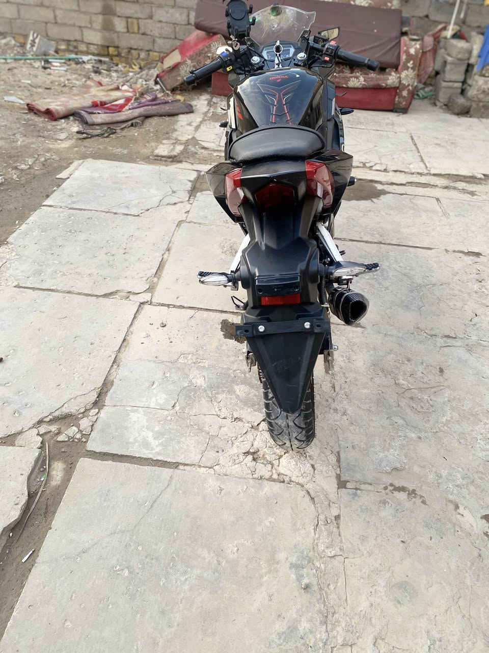 السلام عليكم ورحمة الله وبركاته
دراجة بطح دايون للبيع 
مديل 2024
دراجه برغي ممفتوح بيها 
كلشي شغال بيها 
تشتغل عن بعد 
الدراجه خير من الله تاخذها ماتفكر بيها وتجي تفحص وتشوف وتاخذها لمصلحين وتشوفها 
بس الدراجه اوراقها ضايعه 
سعرها 1800. مليون و ثمنميه قفل قفل قفل ورجائاً لا تجي تسألني على سعر مانزل سعر قفل واذا مو شراي لا تدخل خاص اخيك اني رجال مستعجل على بيعتها لاجل ضرف 
الاتصال على الرقم التالي 
***********
