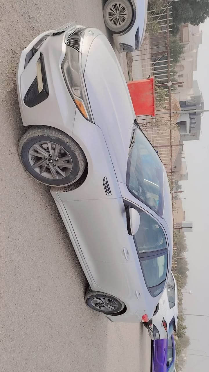 كيا اوبتما 2020 
رصاصي سلفري 
رقم قادسيه مشروع وطني تحويل ثاني يوم 
محرك 2400 GDI 
الحادث : 
صور الحادث مع صور داخل المنشور 
تبديل جاملغ 
وصبغ فقط شبر في البنيد 
وبيه قليل كلش حالوب مامبين ابد 
استفسار 
السعر : 135 بيهة مجال 
مكان السيارة الديوانيه المركز 
للاستفسار /*********** ديوانية, القادسية
