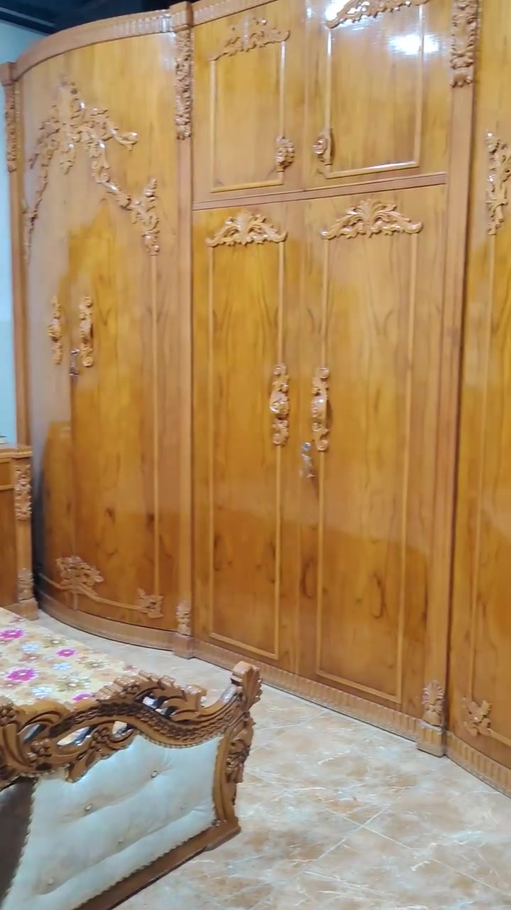 غرفة نوم مستعمله شي قليل اخو الجديد خشب ثقيل درجه اولئ (السعر مليون و600)عنوان موصل رقم الموبايل(***********) غير متواجد علفيس
