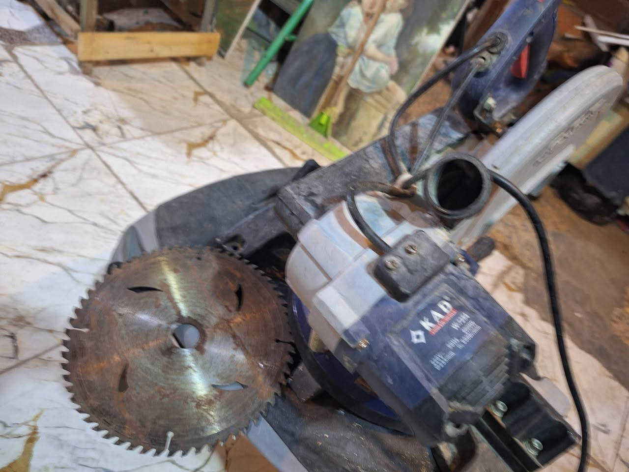 منشار كتر بحالة جيدة جدا حجم وسط ب 50 باب المشهد شارع الامام علي ***********
