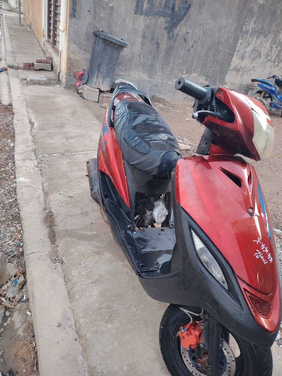 السلام عليكم ماكس ثعلب 140 مكينه خير من الله لاتنقيص ولاتبخير الدراجه نضيفه للبيع او امراوس أشعندك نزل مكان ديالى بعقوبة فلكت الأمين رقم الهاتف *********** والخاص مفتوح سعر 300 أوبيه مجال بسيط
