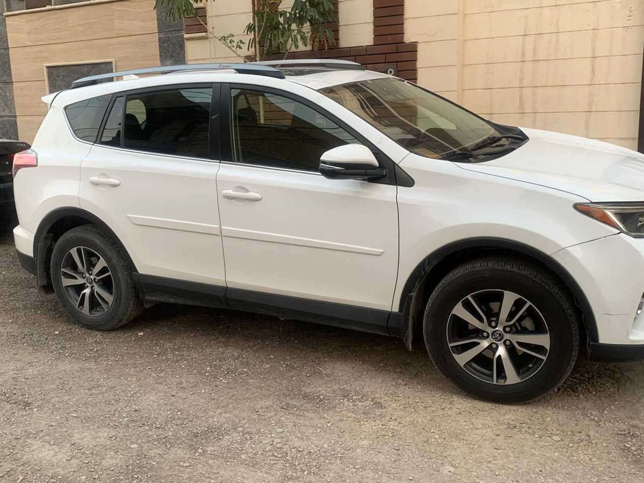 راف فور موديل 2018 بيها قبق جنطه معدل صور حادثها موجوده ماشيه 180 رقم بابل مكان السياره حله سعرها 170 رقم ***********
