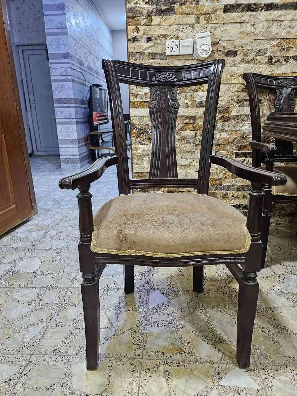 السلام عليكم 
ميز طعام صاج عراقي ثقيل 
للبيع ٣٥٠ الف 
بغداد حي الخضراء 
***********

