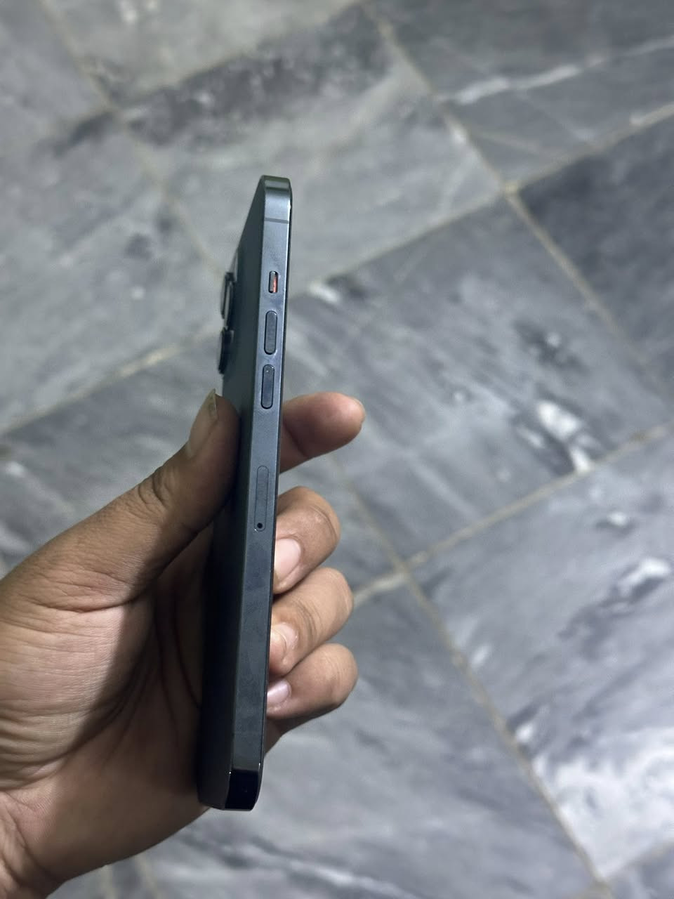 السلام عليكم ايفون ١٢ برو ماكس شرق اوسط جان مضموم ذاكره ٢٥٦  بطاريه ٩٢ شرط ابلاديه تلفون مكفول جديد بمعنى الكلمه جان مضموم من فتحته حدثت التلفون طلع بيه آيكلود 
السعر ٢٧٥ 
اتصال ***********
