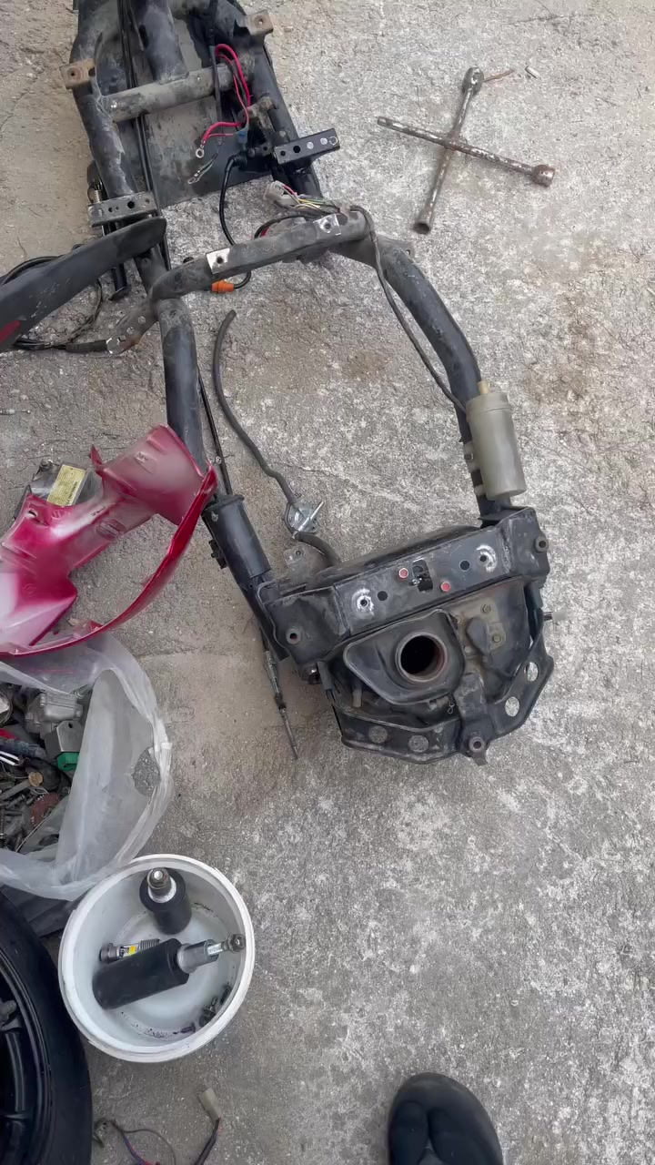 شاصي ماكس عدله كامله ويا ستيرن وماشه ودبلات امامي وسوادات تفاصيل اكثر خاص او اتصل *********** مكاني بغداد دوره ابدشير
