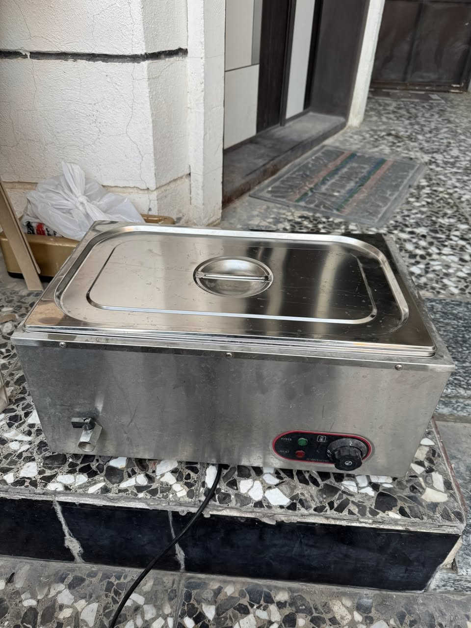 السلام عليكم 
غراض مطعم للبيع يفضل شلع مره وحده 👌

للتواصل *********** واتس اب 

كلها جديدة استعمال شهر تقريبا
