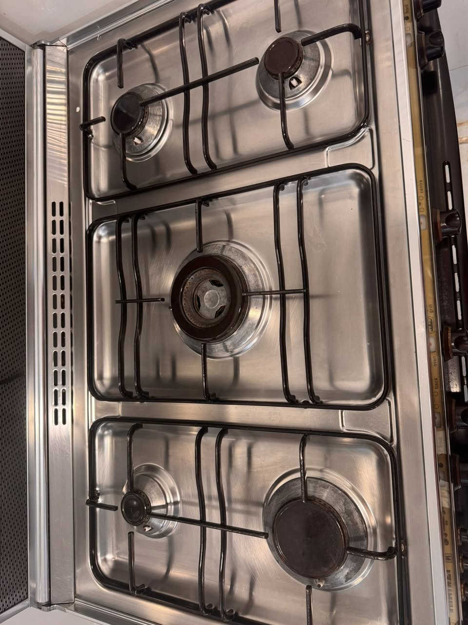 السلام عليكم للبيع طباخ كريازي نظيف جدا مستعمل شي قليل السعر 350 الف وبي مجال المكان الفلوجة للتواصل مع الرقم ***********
