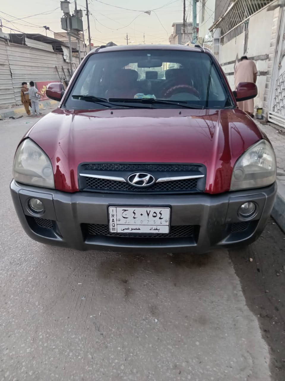 سلام عليكم
توسان موديل ٢٠٠٦ كير ومكينه مكفولات تبريد تدفه شغال 
ترايك البصره رقم بغداد بسمنه تحويل ثاني يوم بيه بس بنيد وخشم الجاملغ والباقي كفاله سياره وارد امريكي 
سعر ٨٨ وبيه مجال مكاني كربلاء حي العامل شراي يتصل ***********
