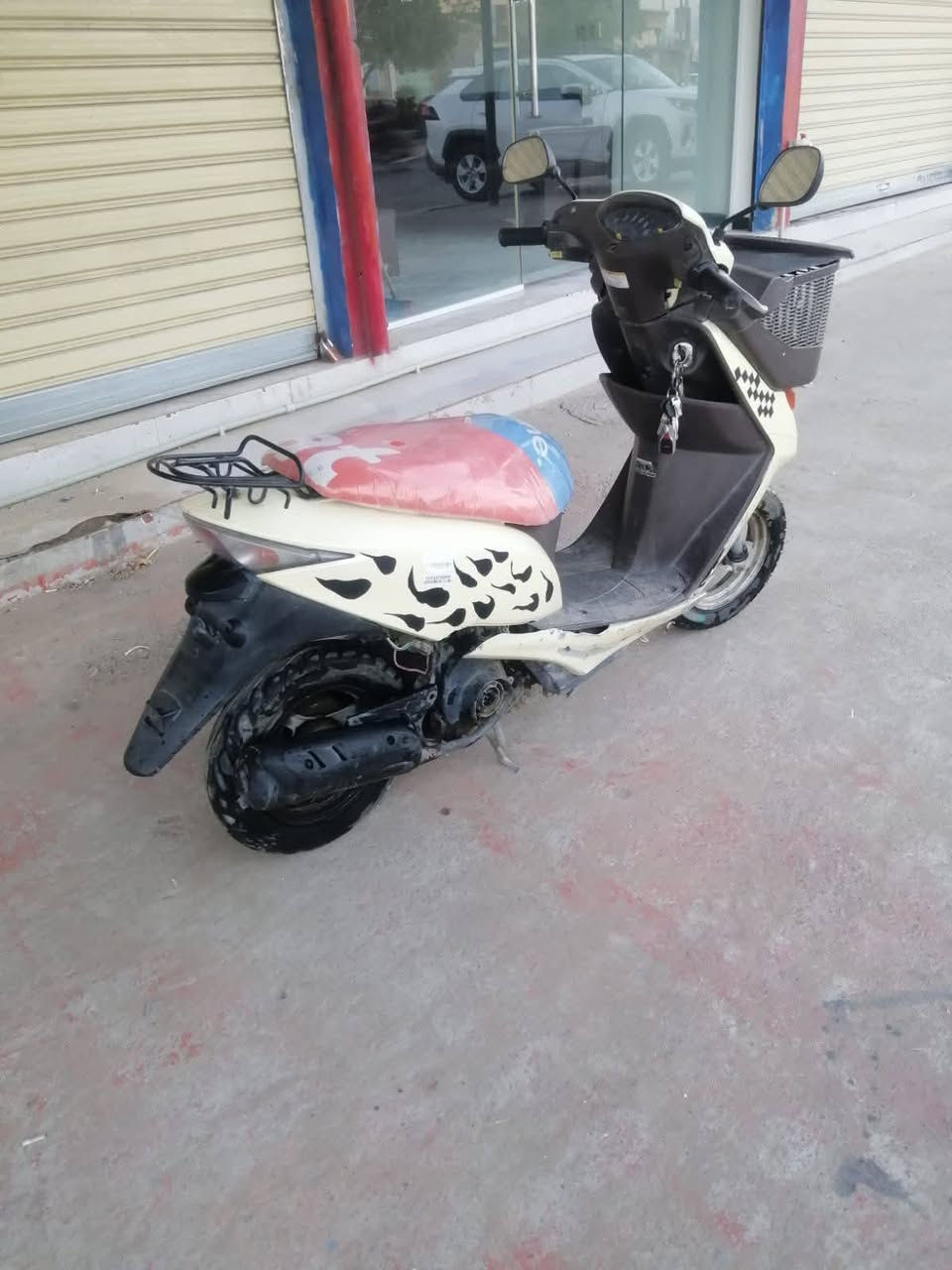 هونده سله عريضه مجفت جديد كل عيب ما بي.. نقص بس تبريد مال محرك وشوته والباقي كله شغال  السعر 225 بي مجال  بسيط شراي هذا رقمي ***********
