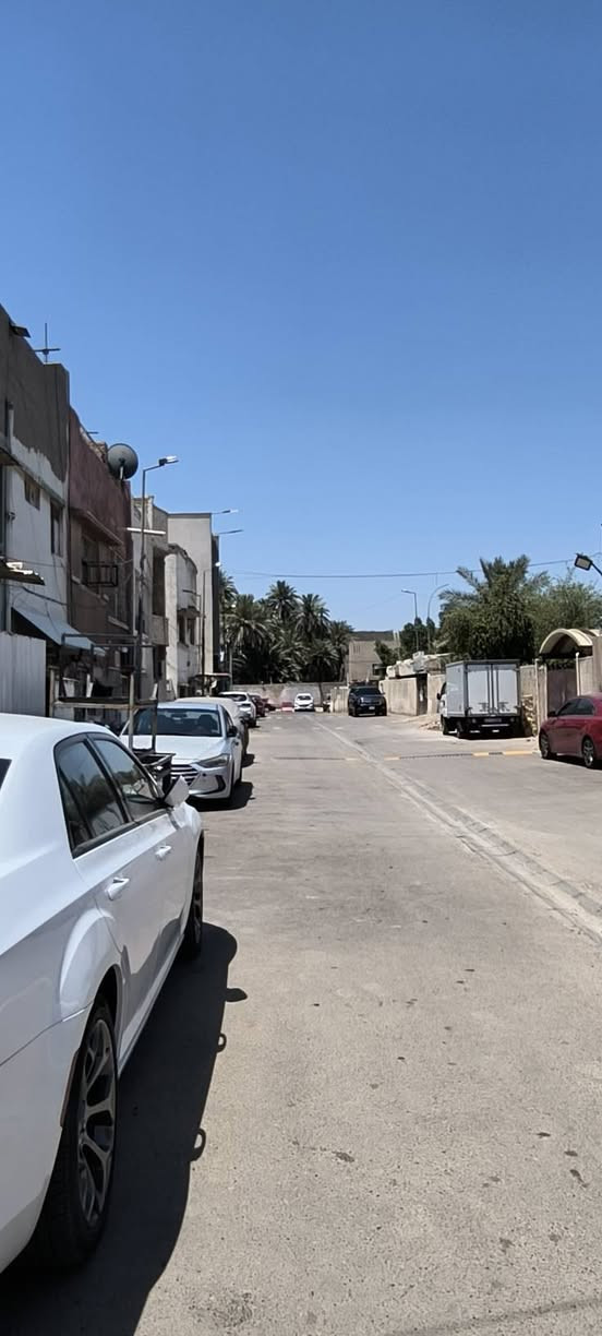 دار عكادة للبيع المساحة 70م.. واجهة 4.10. نزال 17.25..الاعظمية نهاية شارع الضباط..عرض الشارع 16 متر ..شارع هادئ جدا لا يوجد مقابله بيوت ..صالح للسكن الاستثمار. ..لتفاصيل اكثر التواصل على الرقم ***********
