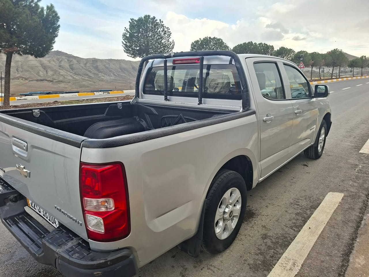 شۆڤلێت کۆڵۆرادۆ مۆدیڵ 2013 بەناوکردن بەشەرت مەکینەو گێڕ بەشەرت کراوەتە بەتە شەش سلندەر بەشەرت دووپارچەی هەیە وگێڕ ئوتۆماتیک ژ.م [ ***********:] بۆپەیوەندی کردن(***********
