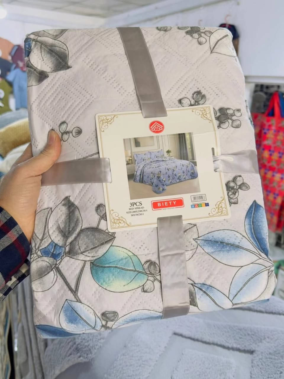 غطوة نفرين مع وجه مخاد اثنين 

خامة ناعمة تخبل 

🟡مجمع الريتاج للمواد المنزلية🟡
      الخالص/ حي الحسين 
      واتساب *********** للتوصيل فقط فقط
